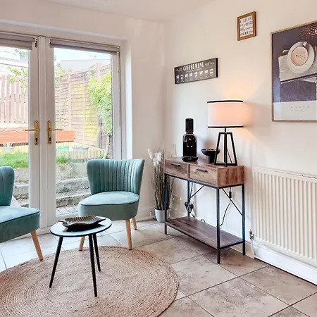 Raygill Lt 4 Bedroom House By Furnished - Private Parking - Perfect For Families & Contractors Hébergement de vacances *