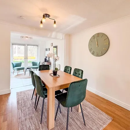 Hébergement de vacances Raygill Lt 4 Bedroom House By Furnished - Private Parking - Perfect For Families & Contractors Leeds (West Yorkshire)