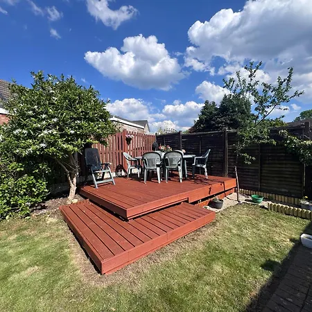 Дом отдыха Raygill Lt 4 Bedroom House By Furnished - Private Parking - Perfect For Families & Contractors *