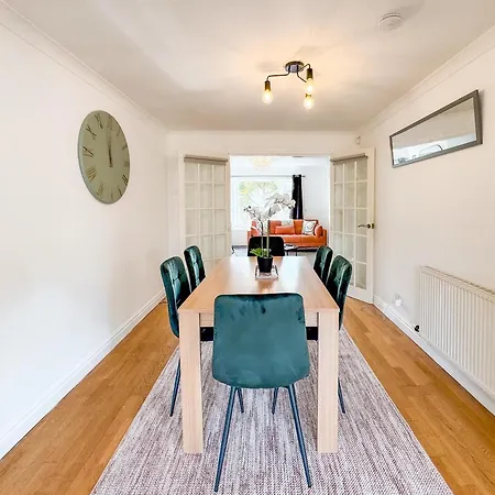 Raygill Lt 4 Bedroom House By Furnished - Private Parking - Perfect For Families & Contractors *