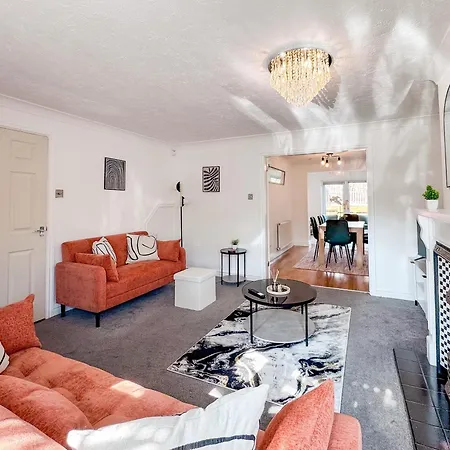 Дом отдыха Raygill Lt 4 Bedroom House By Furnished - Private Parking - Perfect For Families & Contractors