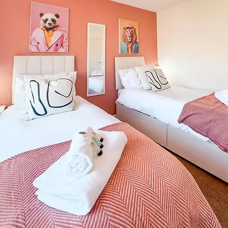 Raygill Lt 4 Bedroom House By Furnished - Private Parking - Perfect For Families & Contractors *