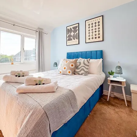 Raygill Lt 4 Bedroom House By Furnished - Private Parking - Perfect For Families & Contractors Holiday home