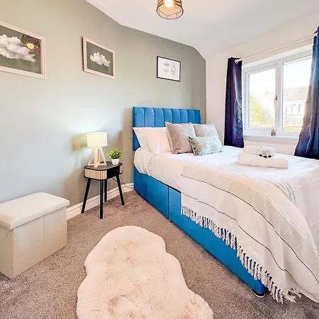 Holiday home Raygill Lt 4 Bedroom House By Furnished - Private Parking - Perfect For Families & Contractors Leeds (West Yorkshire)