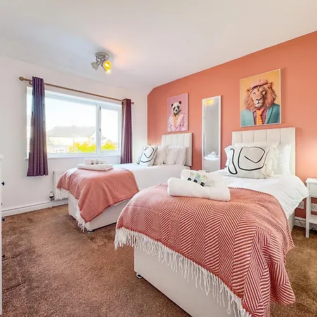 Raygill Lt 4 Bedroom House By Furnished - Private Parking - Perfect For Families & Contractors