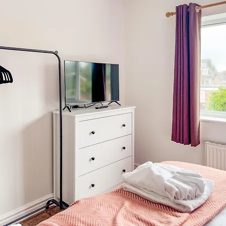 Raygill Lt 4 Bedroom House By Furnished - Private Parking - Perfect For Families & Contractors