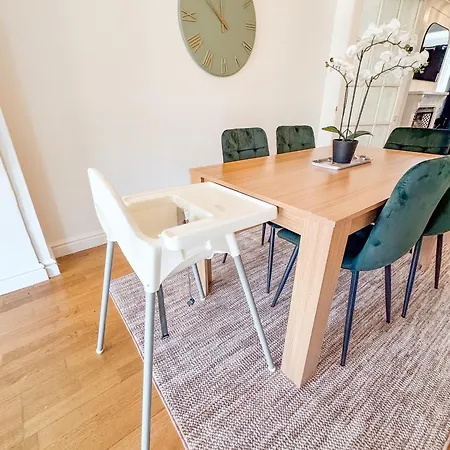 Raygill Lt 4 Bedroom House By Furnished - Private Parking - Perfect For Families & Contractors *