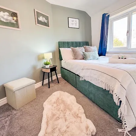 Raygill Lt 4 Bedroom House By Furnished - Private Parking - Perfect For Families & Contractors *