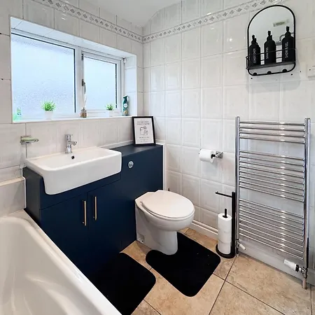 Raygill Lt 4 Bedroom House By Furnished - Private Parking - Perfect For Families & Contractors Hébergement de vacances Leeds (West Yorkshire)