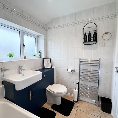 Raygill Lt 4 Bedroom House By Furnished - Private Parking - Perfect For Families & Contractors Hébergement de vacances