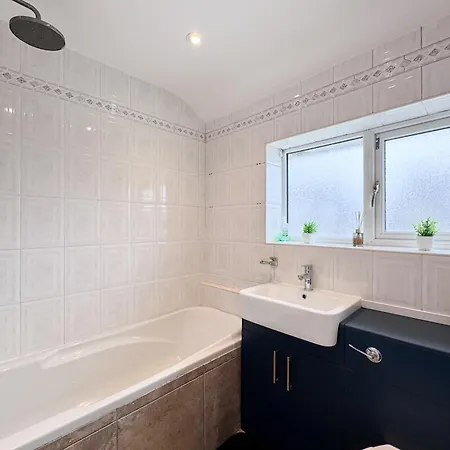 Raygill Lt 4 Bedroom House By Furnished - Private Parking - Perfect For Families & Contractors