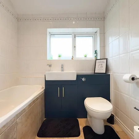 Raygill Lt 4 Bedroom House By Furnished - Private Parking - Perfect For Families & Contractors Holiday home *