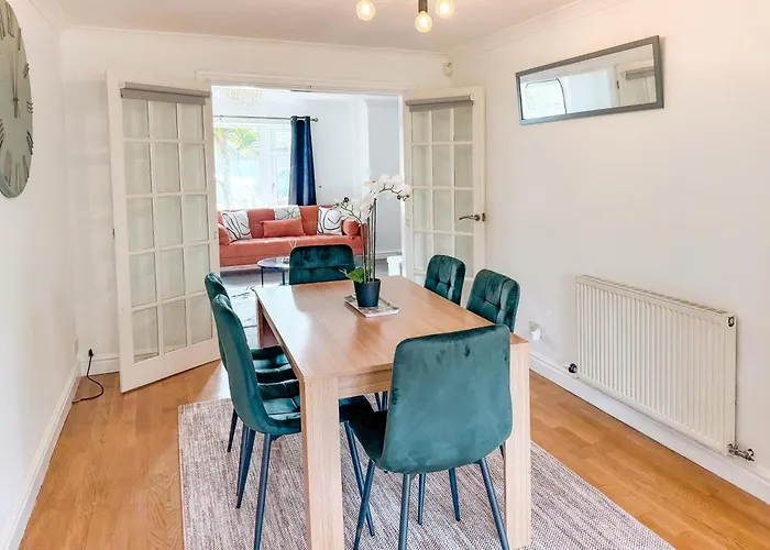 Raygill Lt 4 Bedroom House By Furnished - Private Parking - Perfect For Families & Contractors