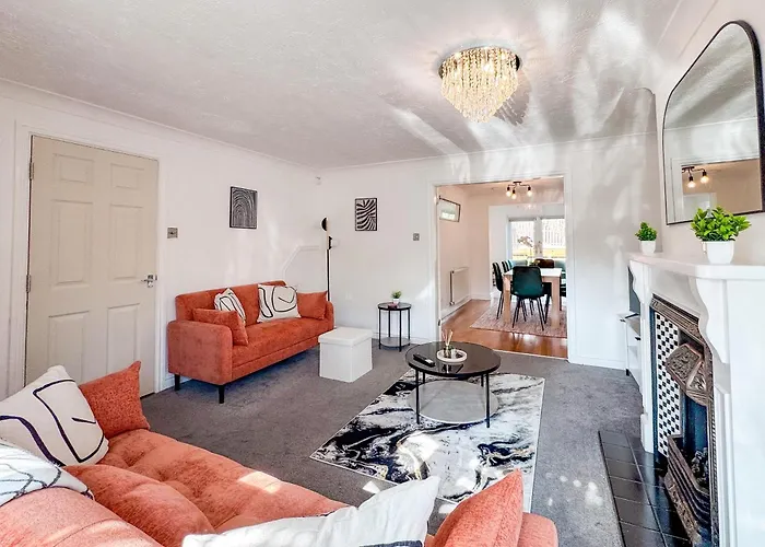 Будинок відпочинку Raygill Lt 4 Bedroom House By Furnished - Private Parking - Perfect For Families & Contractors