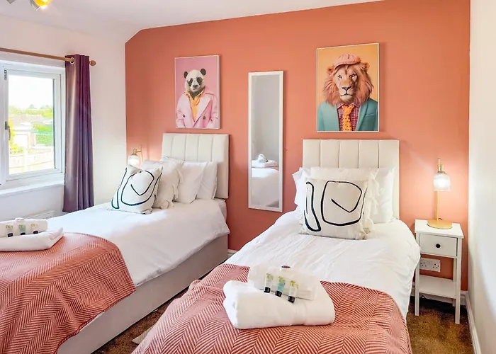 Raygill Lt 4 Bedroom House By Furnished - Private Parking - Perfect For Families & Contractors