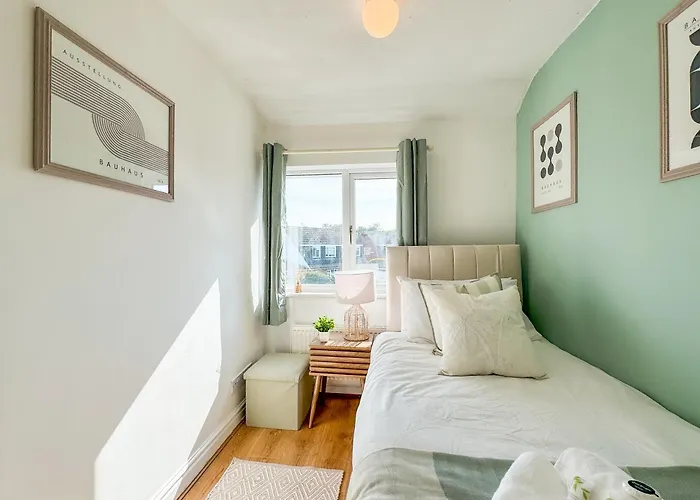 Raygill Lt 4 Bedroom House By Furnished - Private Parking - Perfect For Families & Contractors Λιντς