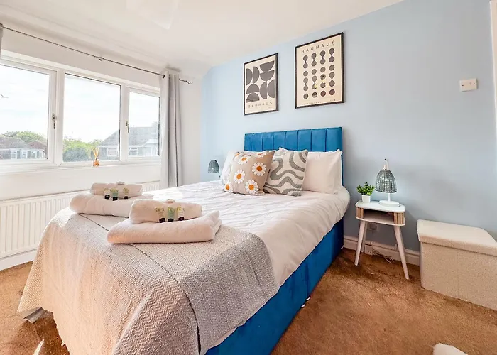 Raygill Lt 4 Bedroom House By Furnished - Private Parking - Perfect For Families & Contractors Будинок відпочинку