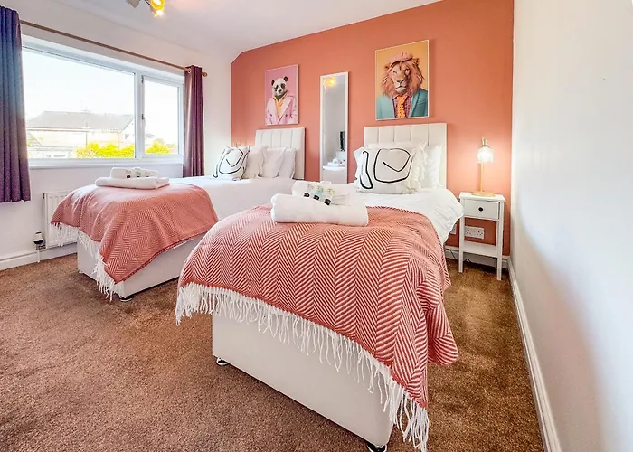 Raygill Lt 4 Bedroom House By Furnished - Private Parking - Perfect For Families & Contractors Λιντς