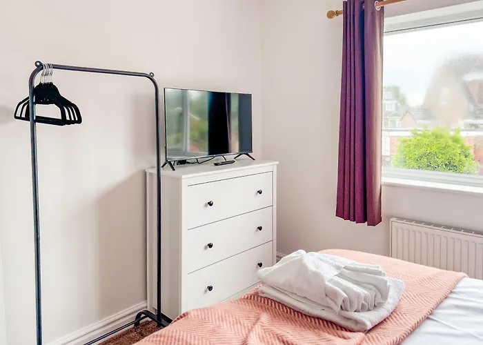 Raygill Lt 4 Bedroom House By Furnished - Private Parking - Perfect For Families & Contractors