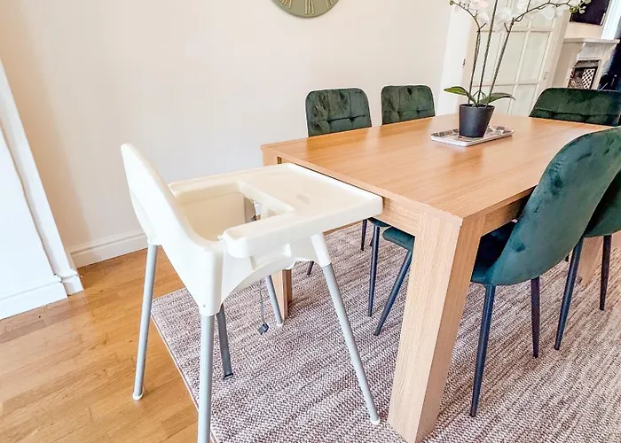 Raygill Lt 4 Bedroom House By Furnished - Private Parking - Perfect For Families & Contractors *