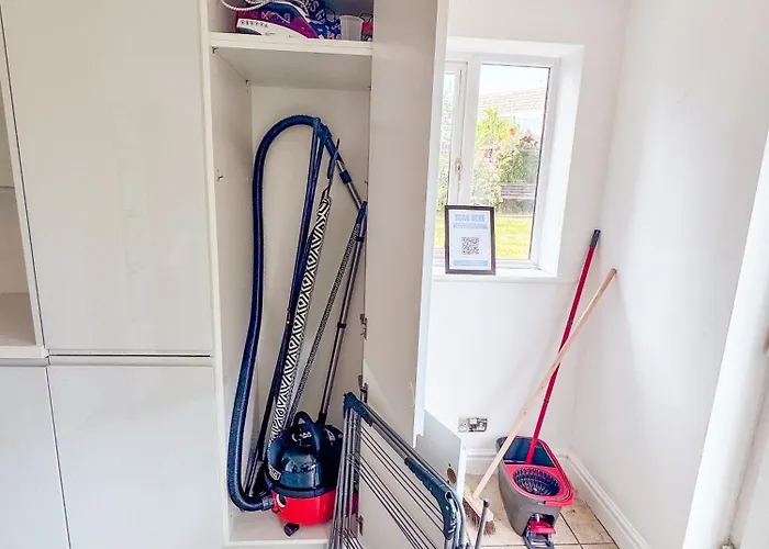 Raygill Lt 4 Bedroom House By Furnished - Private Parking - Perfect For Families & Contractors Λιντς