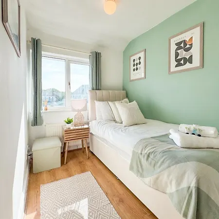 Raygill Lt 4 Bedroom House By Furnished - Private Parking - Perfect For Families & Contractors