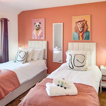 Raygill Lt 4 Bedroom House By Furnished - Private Parking - Perfect For Families & Contractors