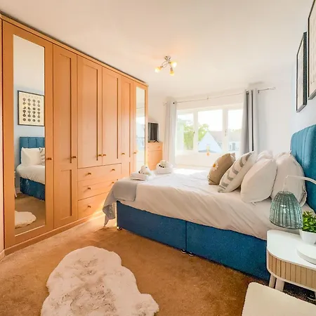 Raygill Lt 4 Bedroom House By Furnished - Private Parking - Perfect For Families & Contractors Nyaraló Leeds