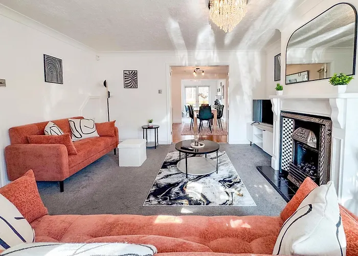 Raygill Lt 4 Bedroom House By Furnished - Private Parking - Perfect For Families & Contractors * Leeds (West Yorkshire)