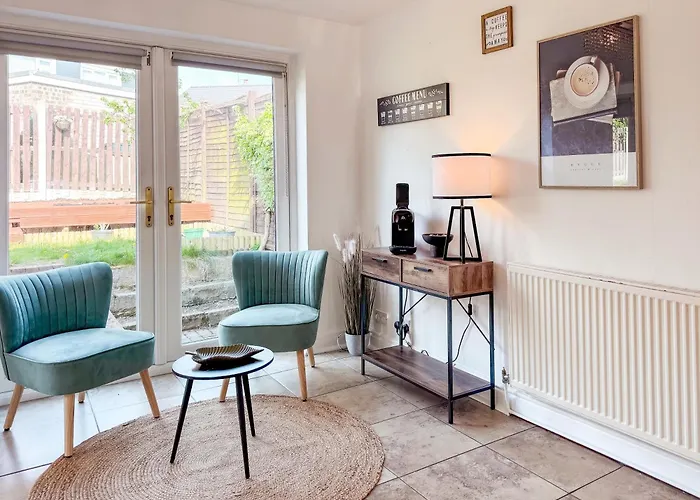 Raygill Lt 4 Bedroom House By Furnished - Private Parking - Perfect For Families & Contractors Holiday home