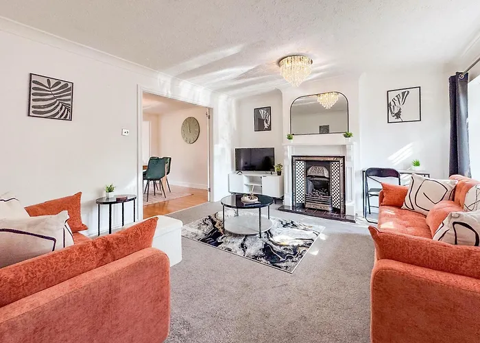 Raygill Lt 4 Bedroom House By Furnished - Private Parking - Perfect For Families & Contractors Leeds (West Yorkshire)