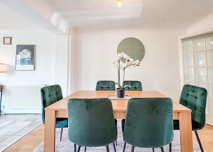 Holiday home Raygill Lt 4 Bedroom House By Furnished - Private Parking - Perfect For Families & Contractors