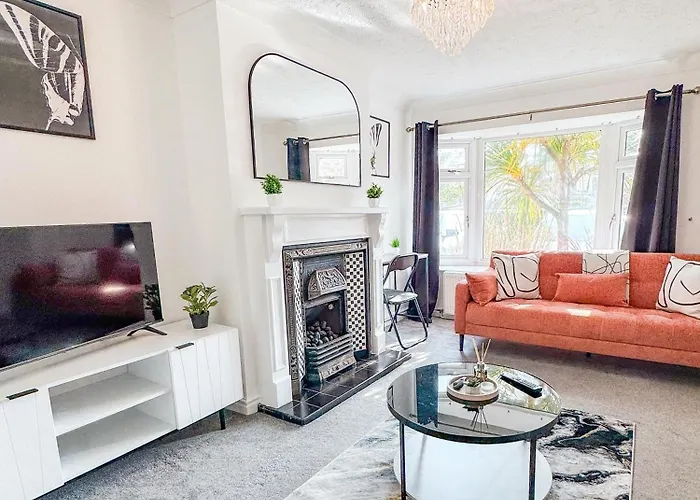 Raygill Lt 4 Bedroom House By Furnished - Private Parking - Perfect For Families & Contractors *