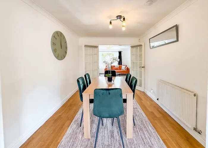 Raygill Lt 4 Bedroom House By Furnished - Private Parking - Perfect For Families & Contractors *