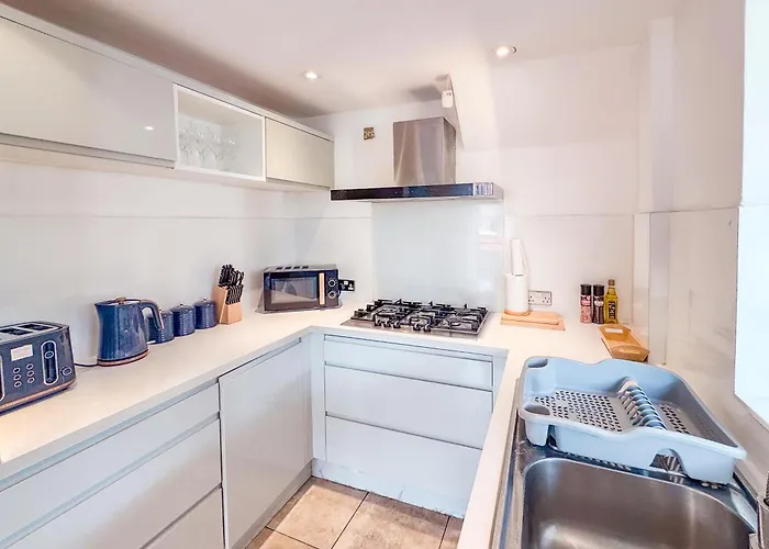 Raygill Lt 4 Bedroom House By Furnished - Private Parking - Perfect For Families & Contractors