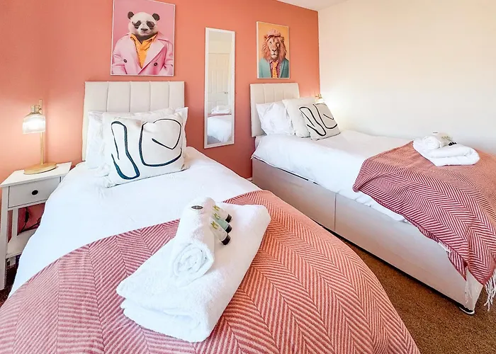 Raygill Lt 4 Bedroom House By Furnished - Private Parking - Perfect For Families & Contractors *