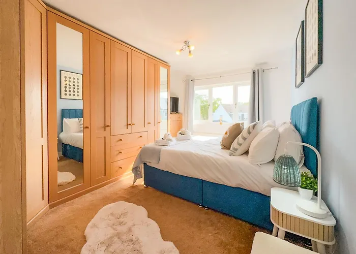 Raygill Lt 4 Bedroom House By Furnished - Private Parking - Perfect For Families & Contractors Holiday home Leeds (West Yorkshire)