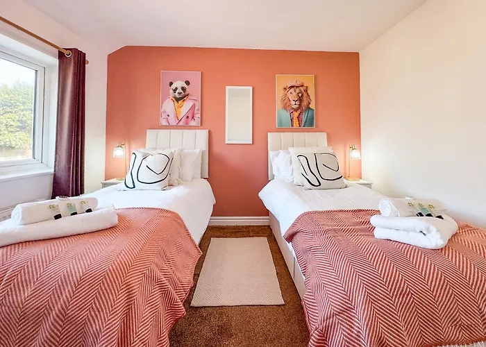 Holiday home Raygill Lt 4 Bedroom House By Furnished - Private Parking - Perfect For Families & Contractors *