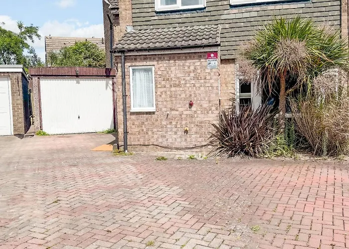 Raygill Lt 4 Bedroom House By Furnished - Private Parking - Perfect For Families & Contractors Holiday home