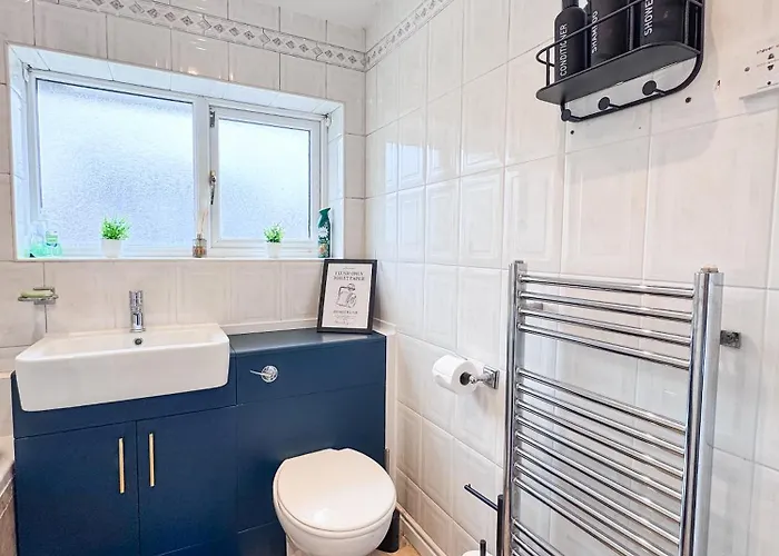 Raygill Lt 4 Bedroom House By Furnished - Private Parking - Perfect For Families & Contractors Leeds (West Yorkshire)