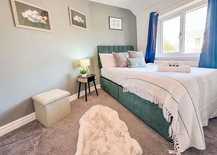 Raygill Lt 4 Bedroom House By Furnished - Private Parking - Perfect For Families & Contractors *