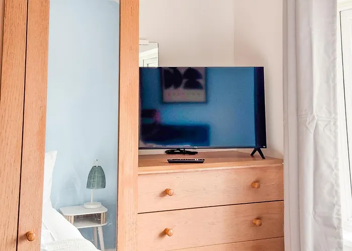 Holiday home Raygill Lt 4 Bedroom House By Furnished - Private Parking - Perfect For Families & Contractors Leeds (West Yorkshire)